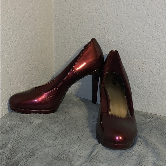 Burgundy Heel - Picture 3 of 4